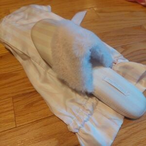 VICTORIA SECRET/SLIPPERS